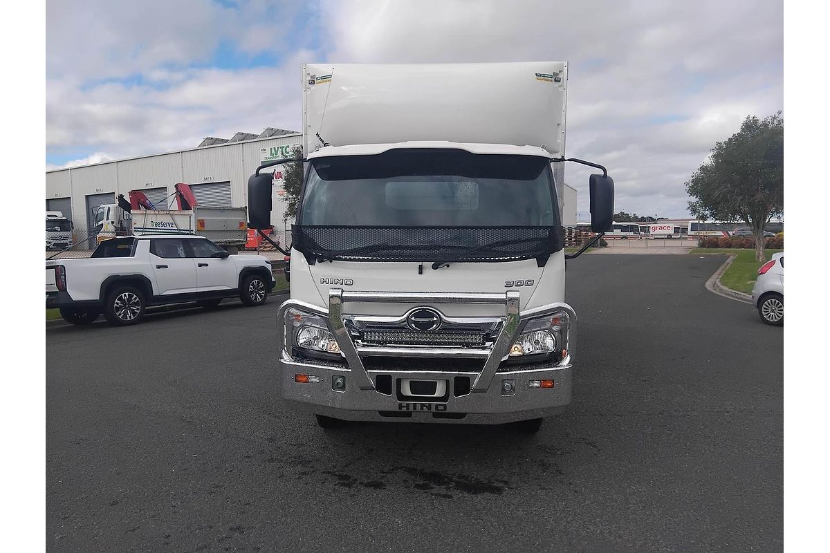 2025 Hino 921- 300 Series