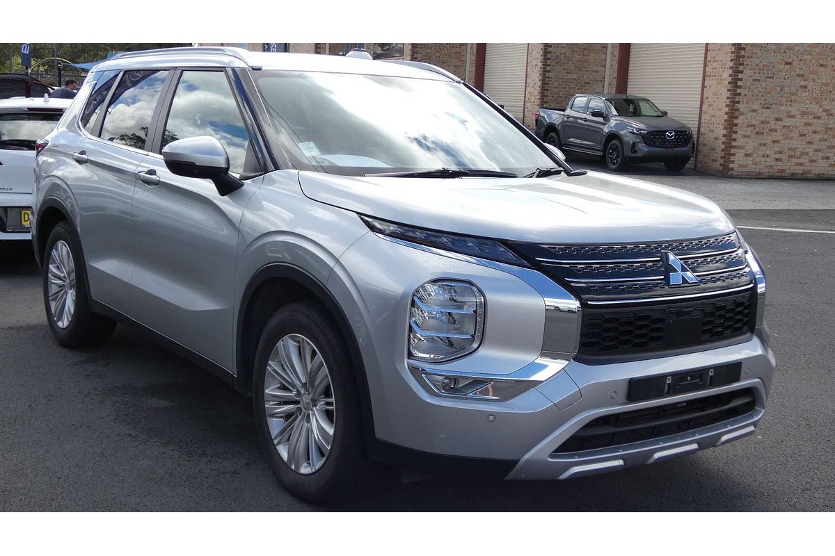 2024 Mitsubishi Outlander LS ZM