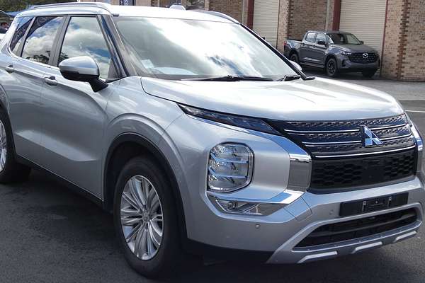 2024 Mitsubishi Outlander LS ZM