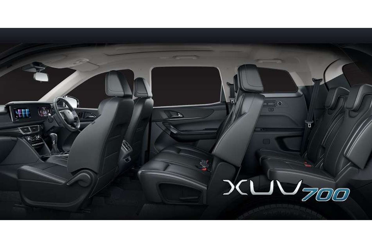 2025 Mahindra XUV700 AX7L