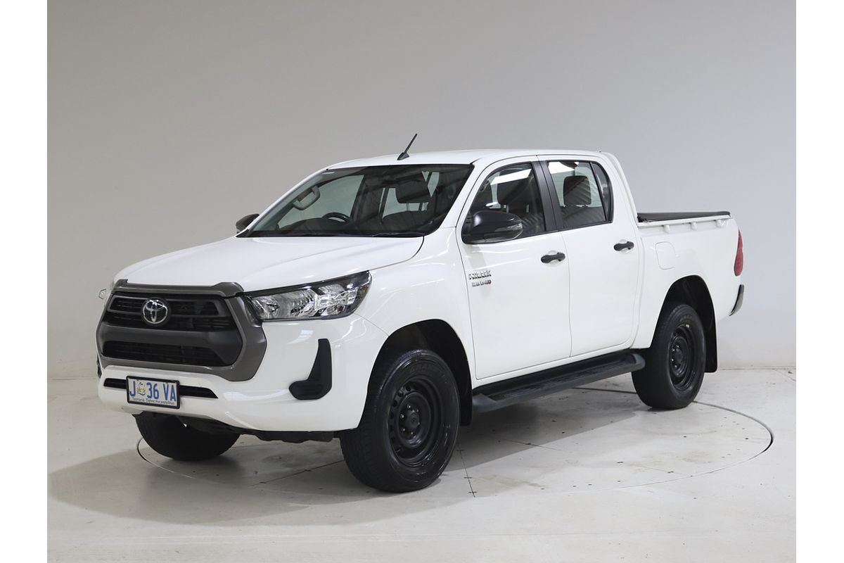 Hilux 4x2 SR 2.8L T Diesel Automatic Double Cab 2L73530 001