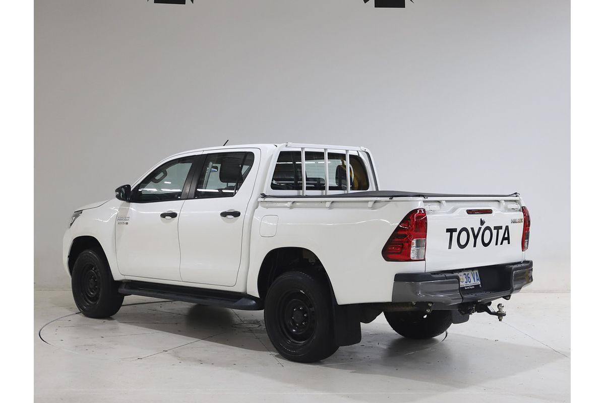 Hilux 4x2 SR 2.8L T Diesel Automatic Double Cab 2L73530 001