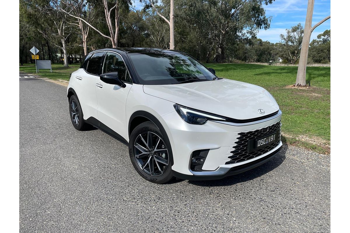 2025 Lexus LBX Luxury MAYH10R