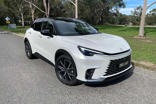 2025 Lexus LBX Luxury MAYH10R