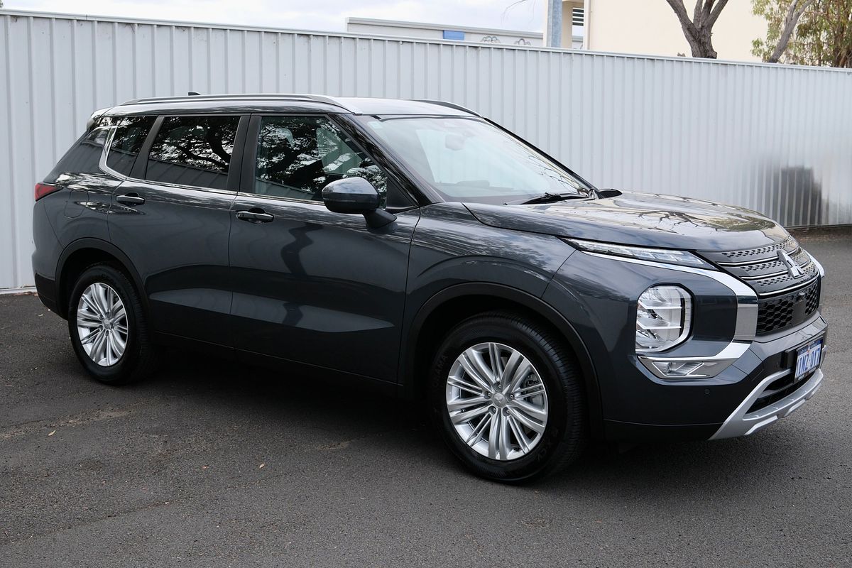 2025 Mitsubishi Outlander LS ZM