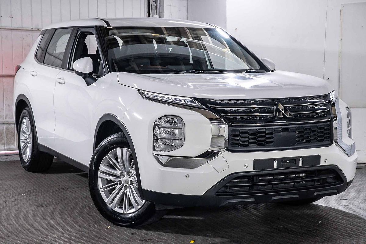 2024 Mitsubishi Outlander ES ZM