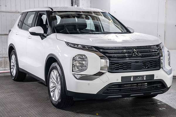 2024 Mitsubishi Outlander ES ZM