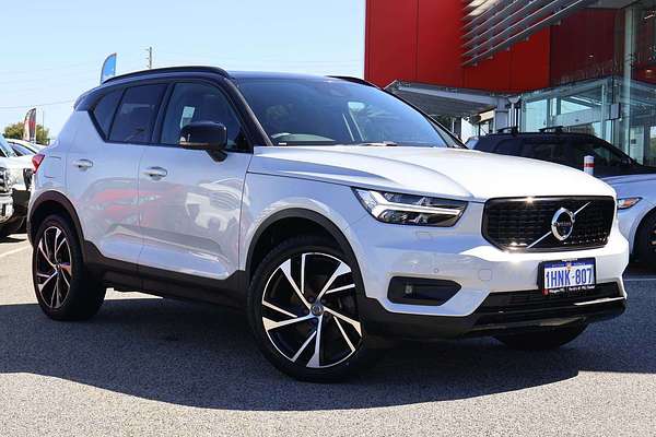 2022 Volvo XC40 T5 R-Design