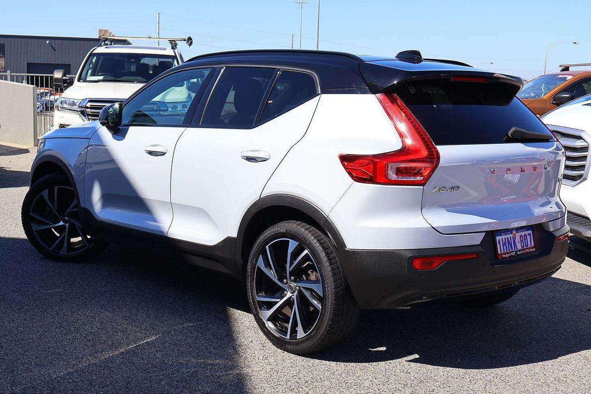 2022 Volvo XC40 T5 R-Design
