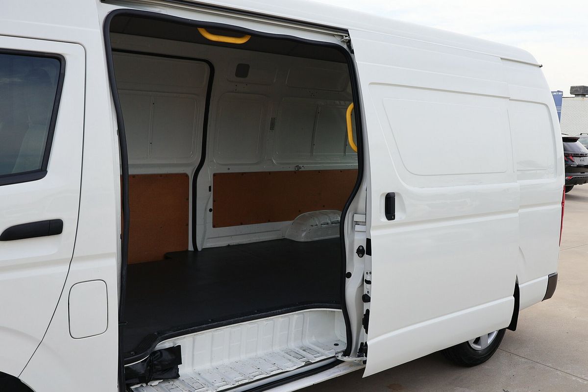 2018 Toyota Hiace KDH221R ELWB High Roof