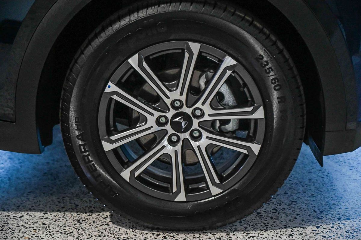 2025 Mahindra XUV700 AX7L