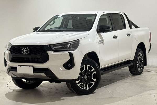 2025 Toyota Hilux SR5 48V GUN126R 4X4