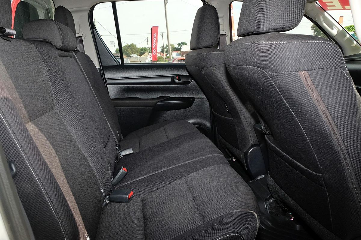 2025 Toyota Hilux SR GUN126R 4X4