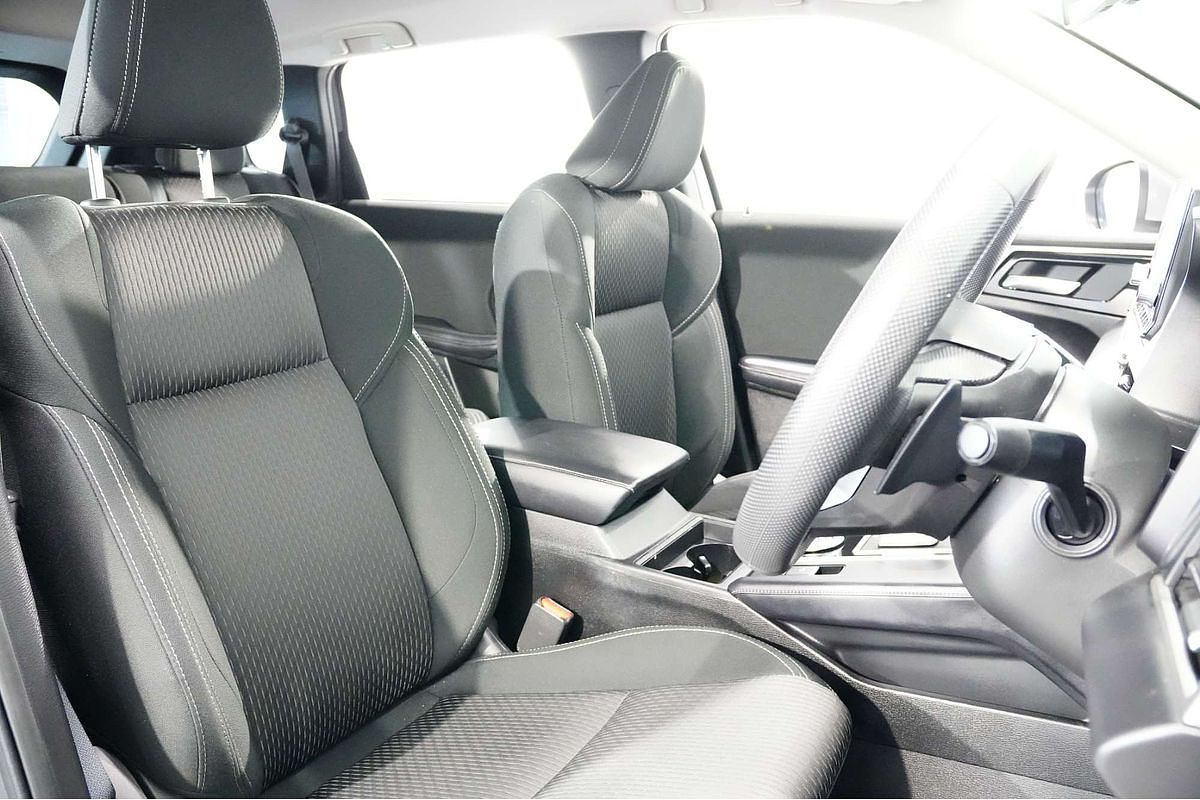 2023 Mitsubishi Outlander ES ZM