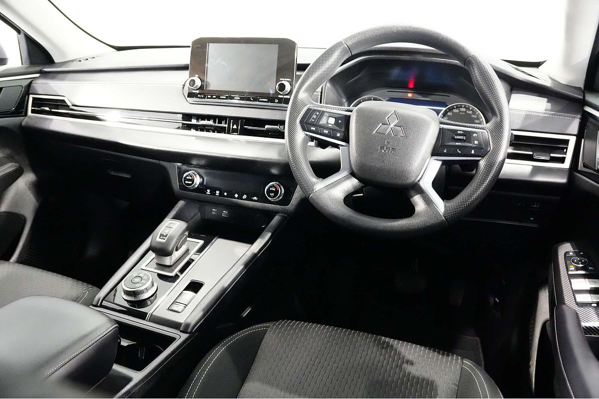 2023 Mitsubishi Outlander ES ZM