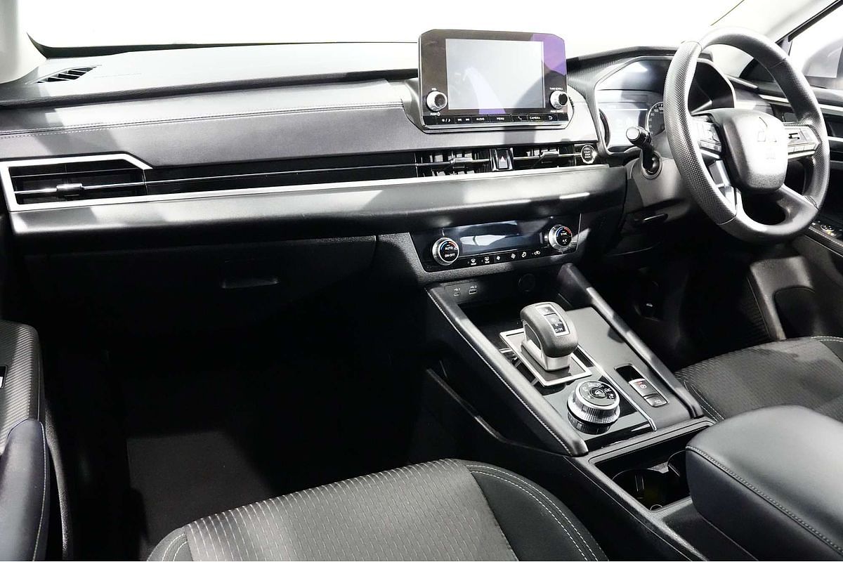 2023 Mitsubishi Outlander ES ZM