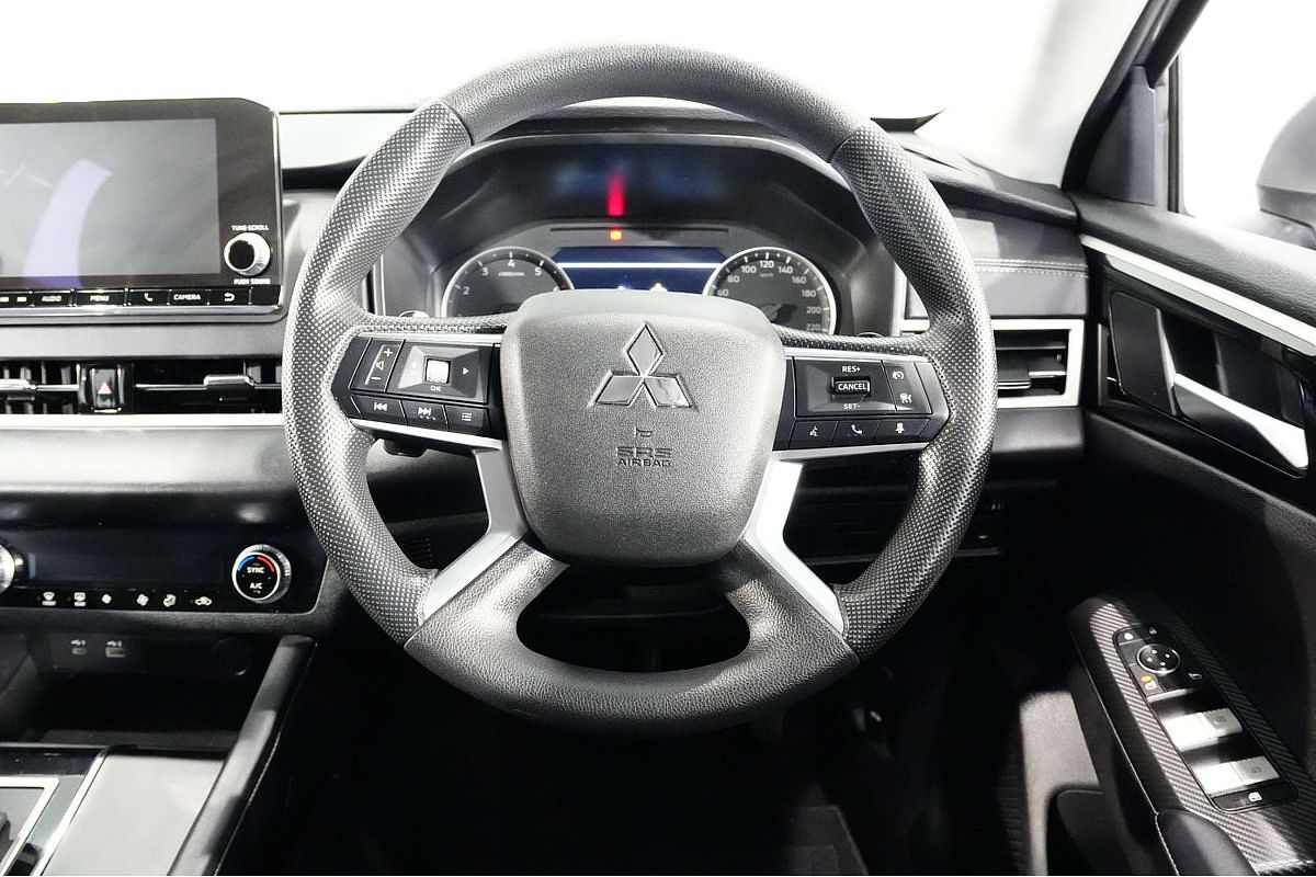 2023 Mitsubishi Outlander ES ZM