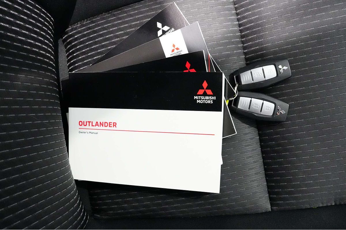 2023 Mitsubishi Outlander ES ZM