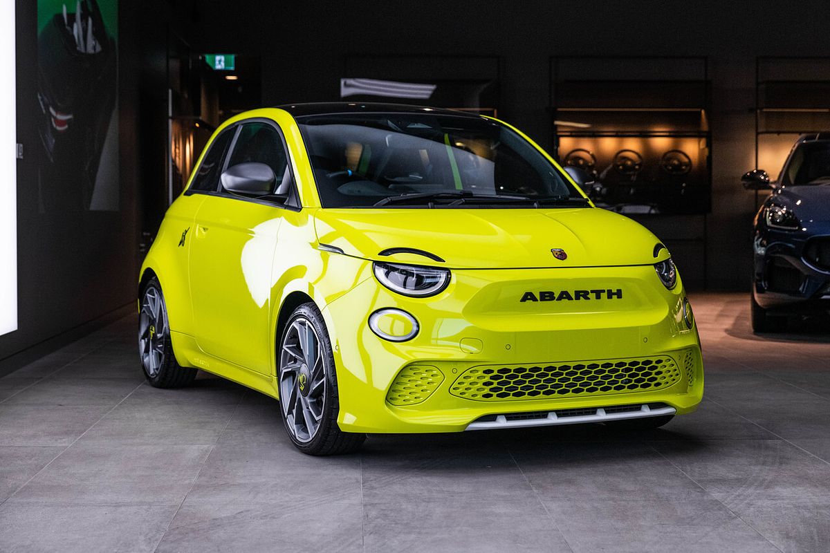 2025 Abarth 500e Turismo