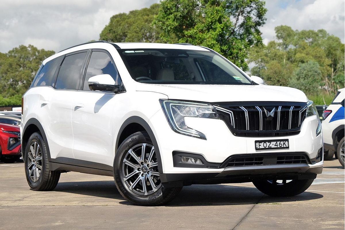 2024 Mahindra XUV700 AX7