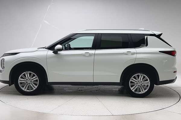 2023 Mitsubishi Outlander LS ZM thumb-4
