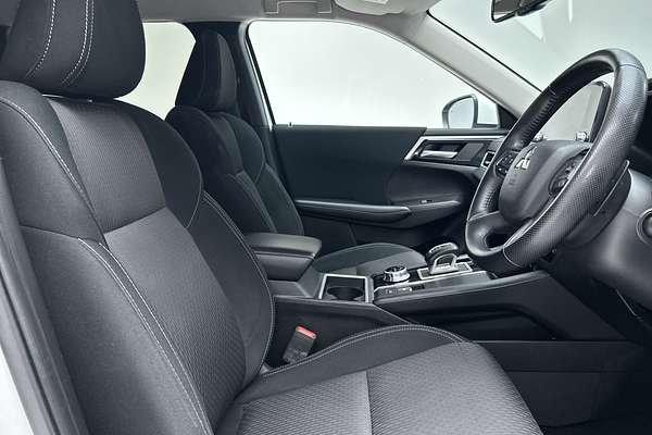 2023 Mitsubishi Outlander LS ZM thumb-12