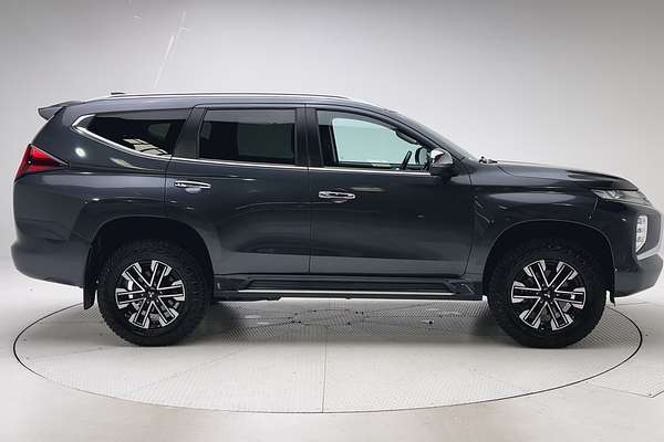 2022 Mitsubishi Pajero Sport GLS QF thumb-8