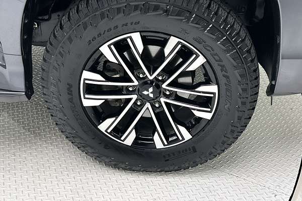2022 Mitsubishi Pajero Sport GLS QF thumb-9
