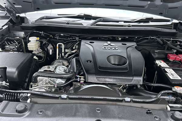 2022 Mitsubishi Pajero Sport GLS QF thumb-10