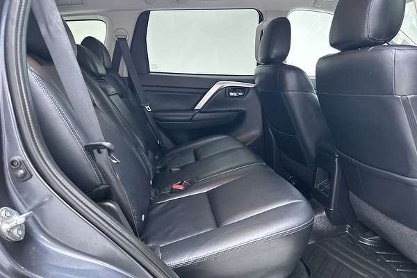 2022 Mitsubishi Pajero Sport GLS QF thumb-11