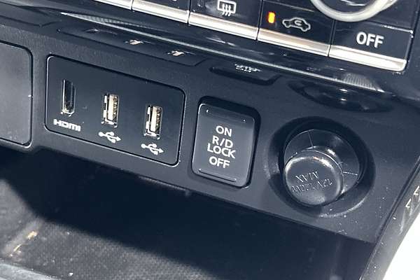 2022 Mitsubishi Pajero Sport GLS QF thumb-17