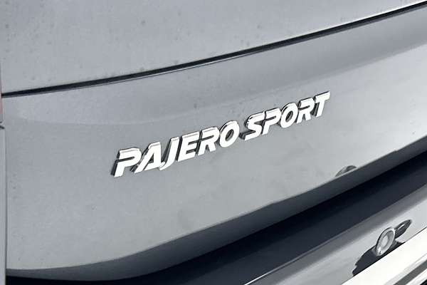 2022 Mitsubishi Pajero Sport GLS QF thumb-21