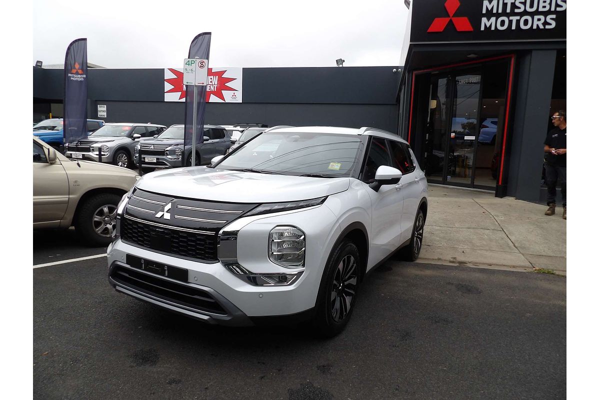 2025 Mitsubishi Outlander LS ZM