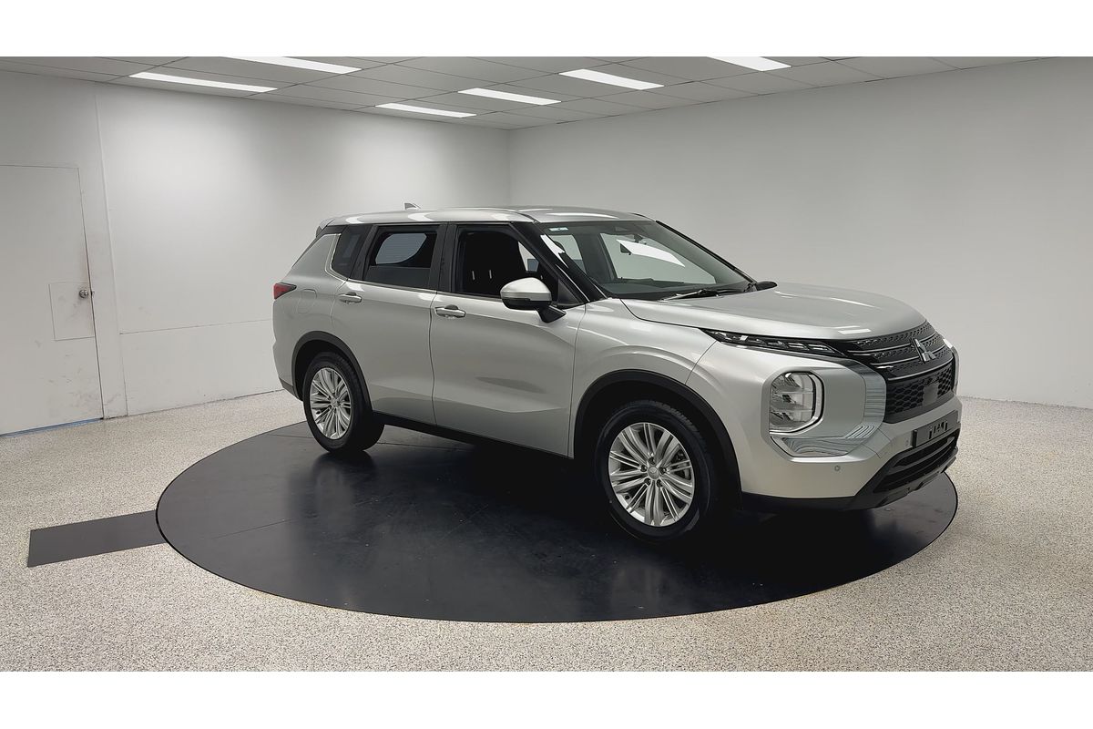 2023 Mitsubishi Outlander ES ZM