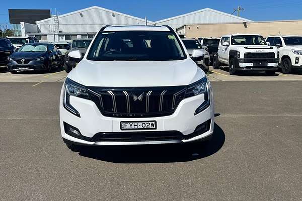 2025 Mahindra XUV700 AX7L