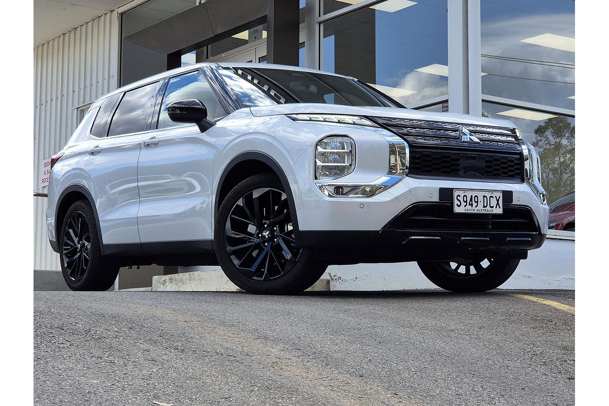 2024 Mitsubishi Outlander Black Edition ZM