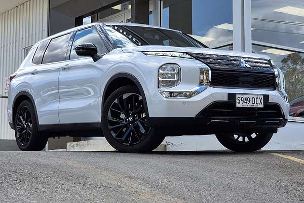 2024 Mitsubishi Outlander Black Edition ZM