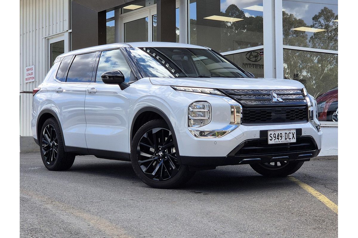 2024 Mitsubishi Outlander Black Edition ZM