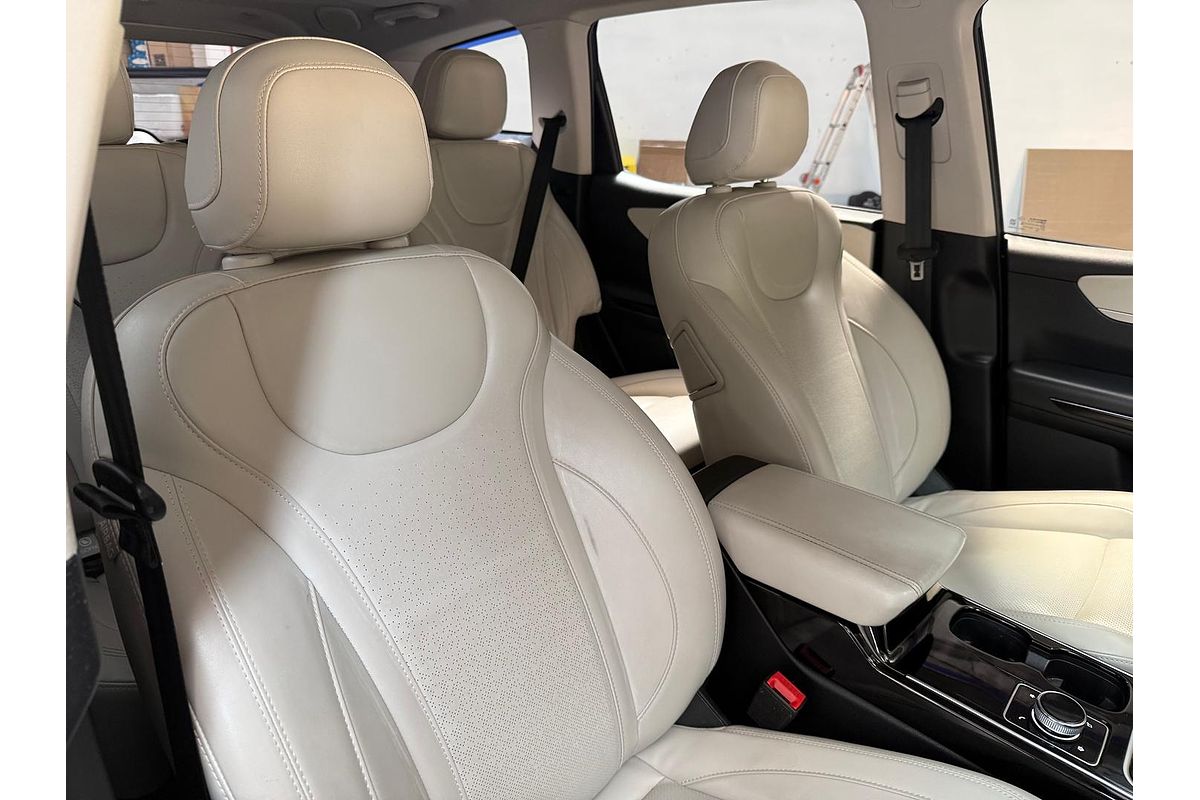 2024 Mahindra XUV700 AX7