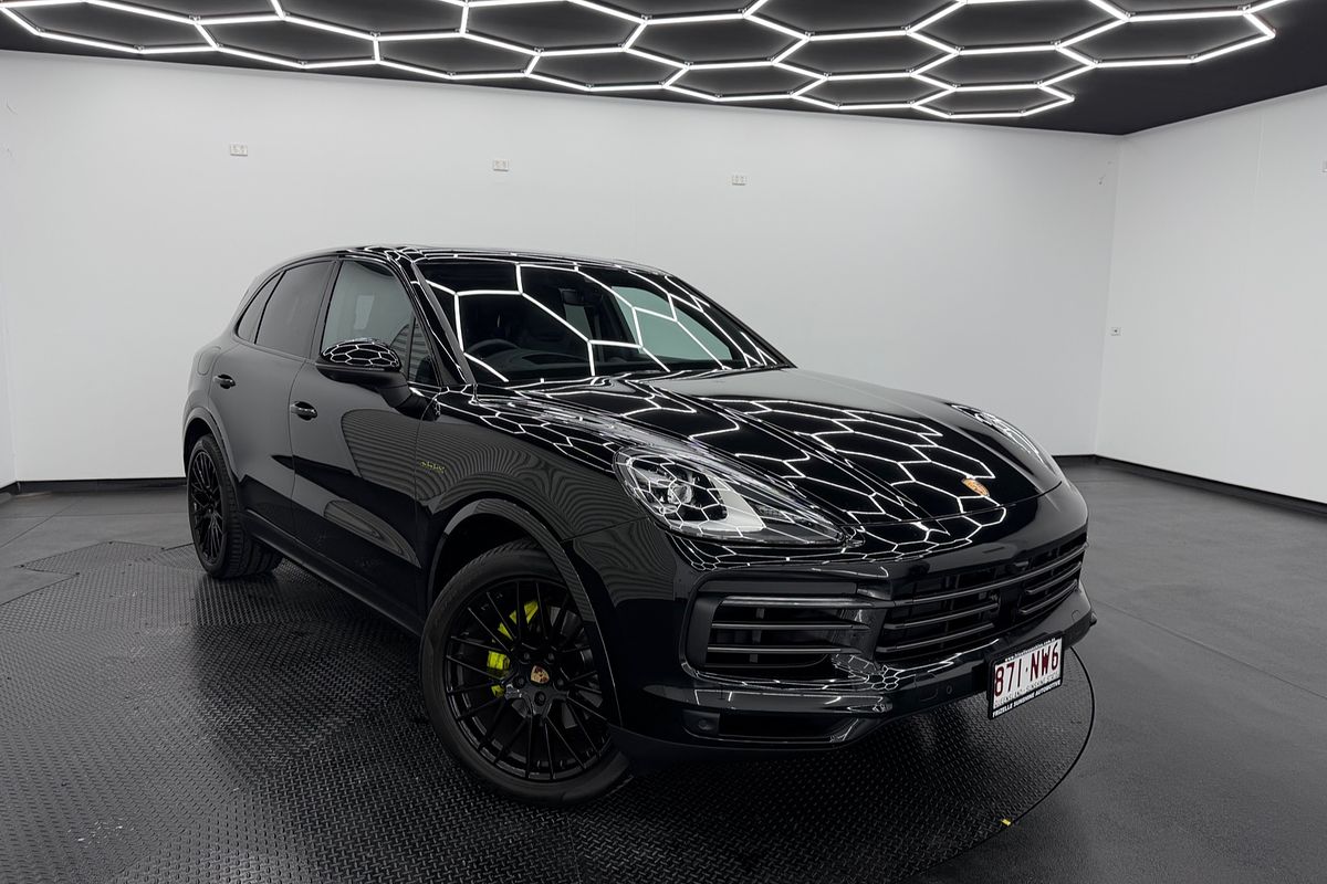 2022 Porsche Cayenne E-Hybrid Platinum Edition 9YA