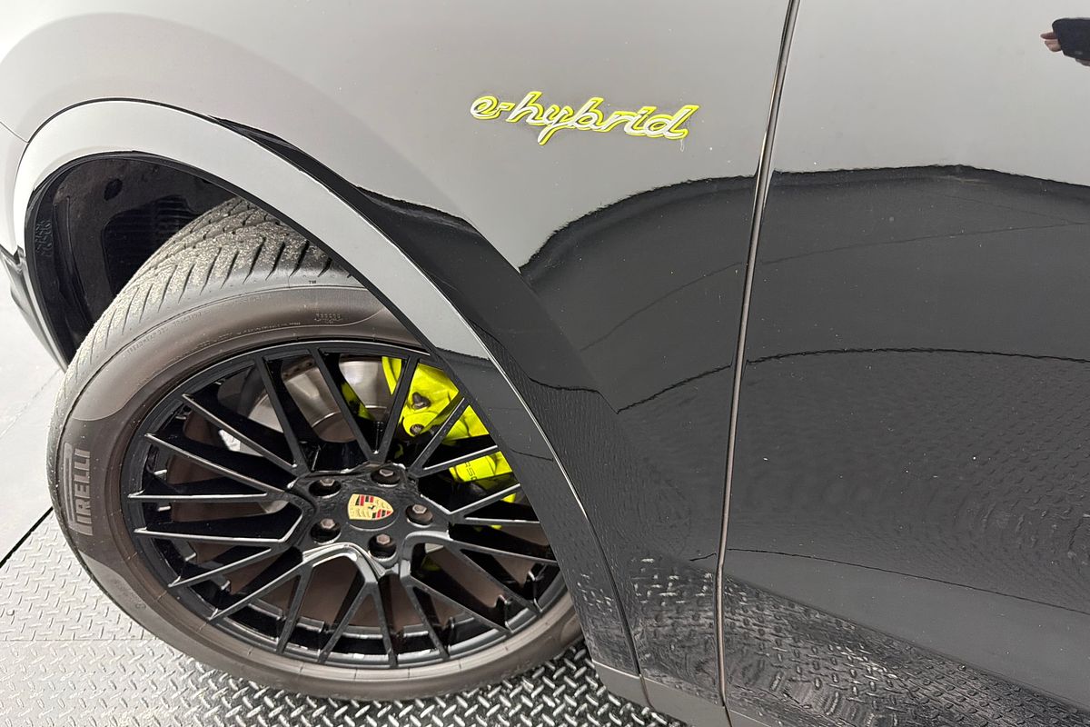 2022 Porsche Cayenne E-Hybrid Platinum Edition 9YA