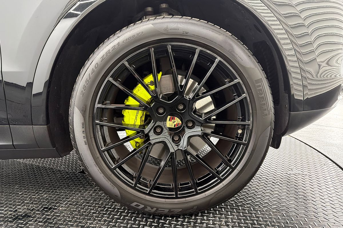 2022 Porsche Cayenne E-Hybrid Platinum Edition 9YA