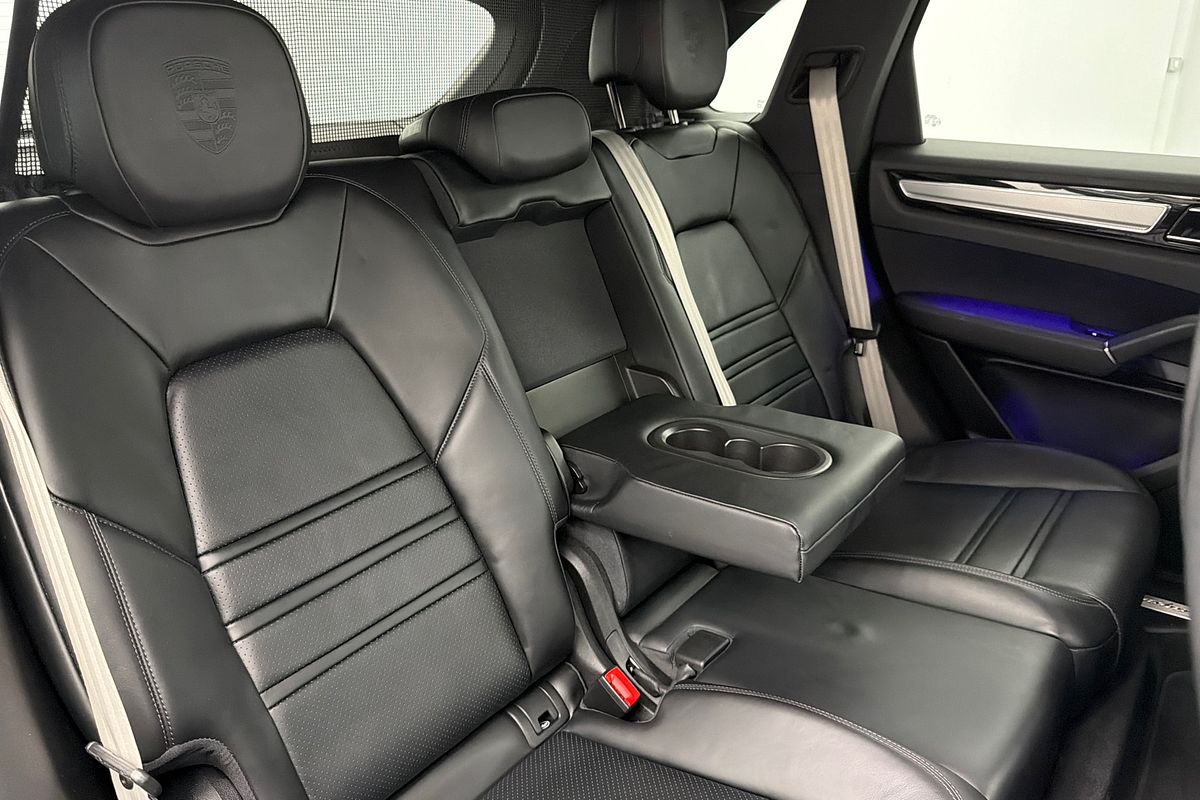 2022 Porsche Cayenne E-Hybrid Platinum Edition 9YA