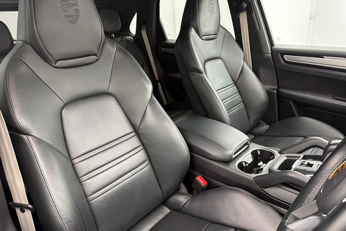 2022 Porsche Cayenne E-Hybrid Platinum Edition 9YA