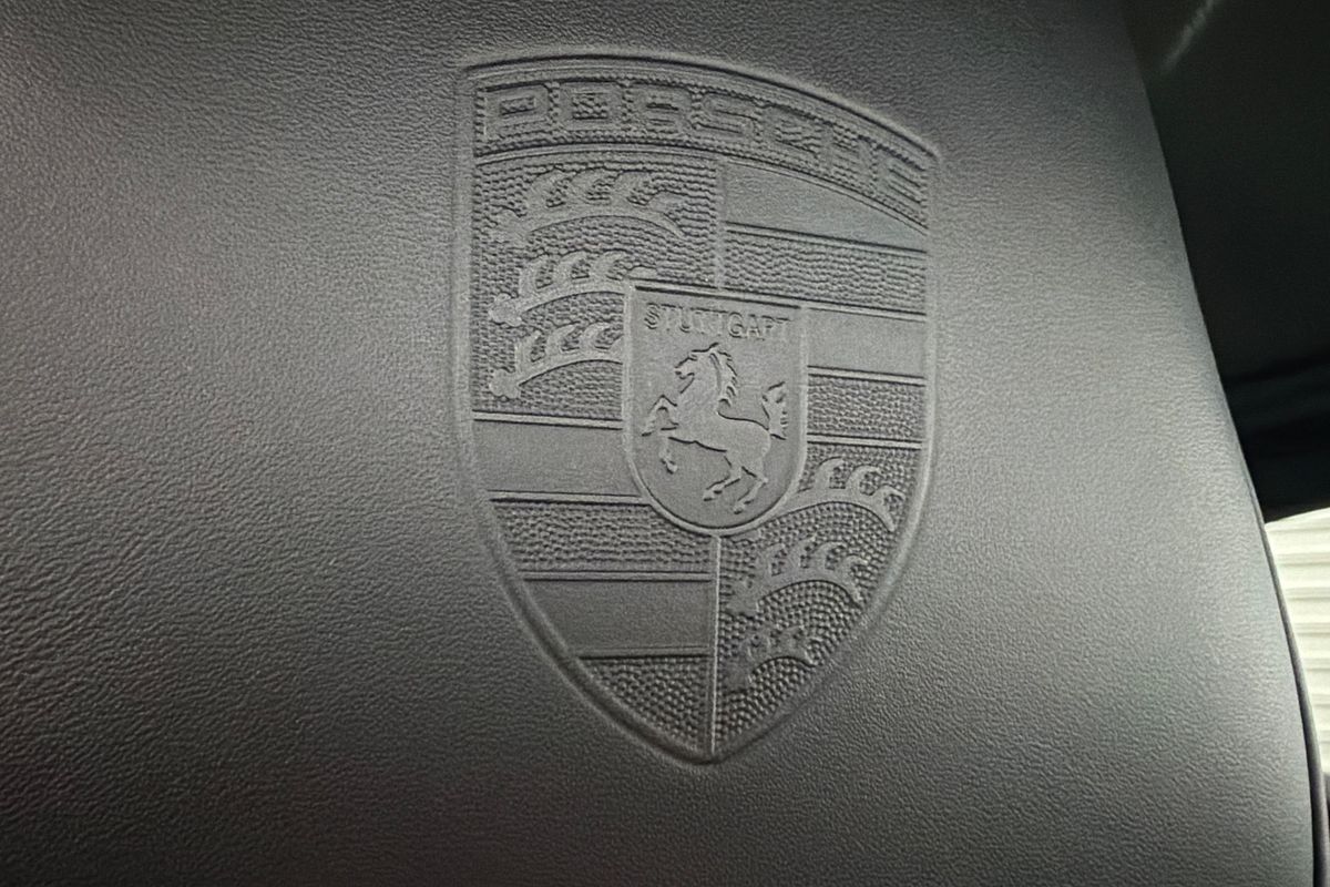 2022 Porsche Cayenne E-Hybrid Platinum Edition 9YA
