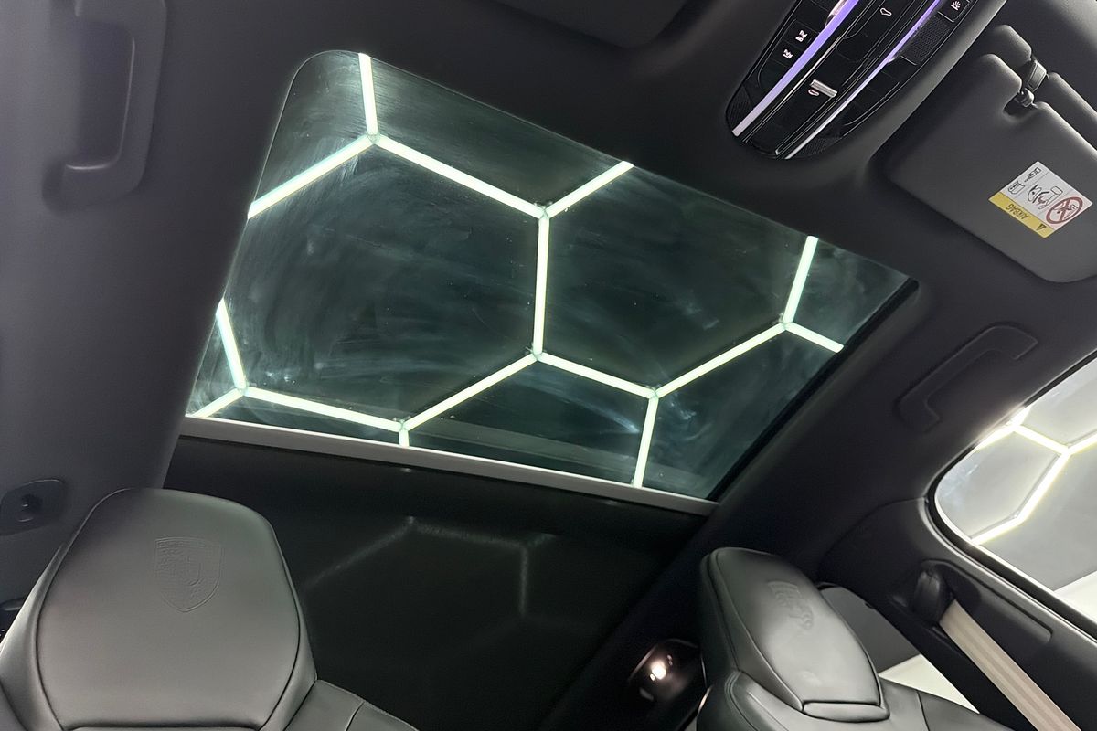 2022 Porsche Cayenne E-Hybrid Platinum Edition 9YA