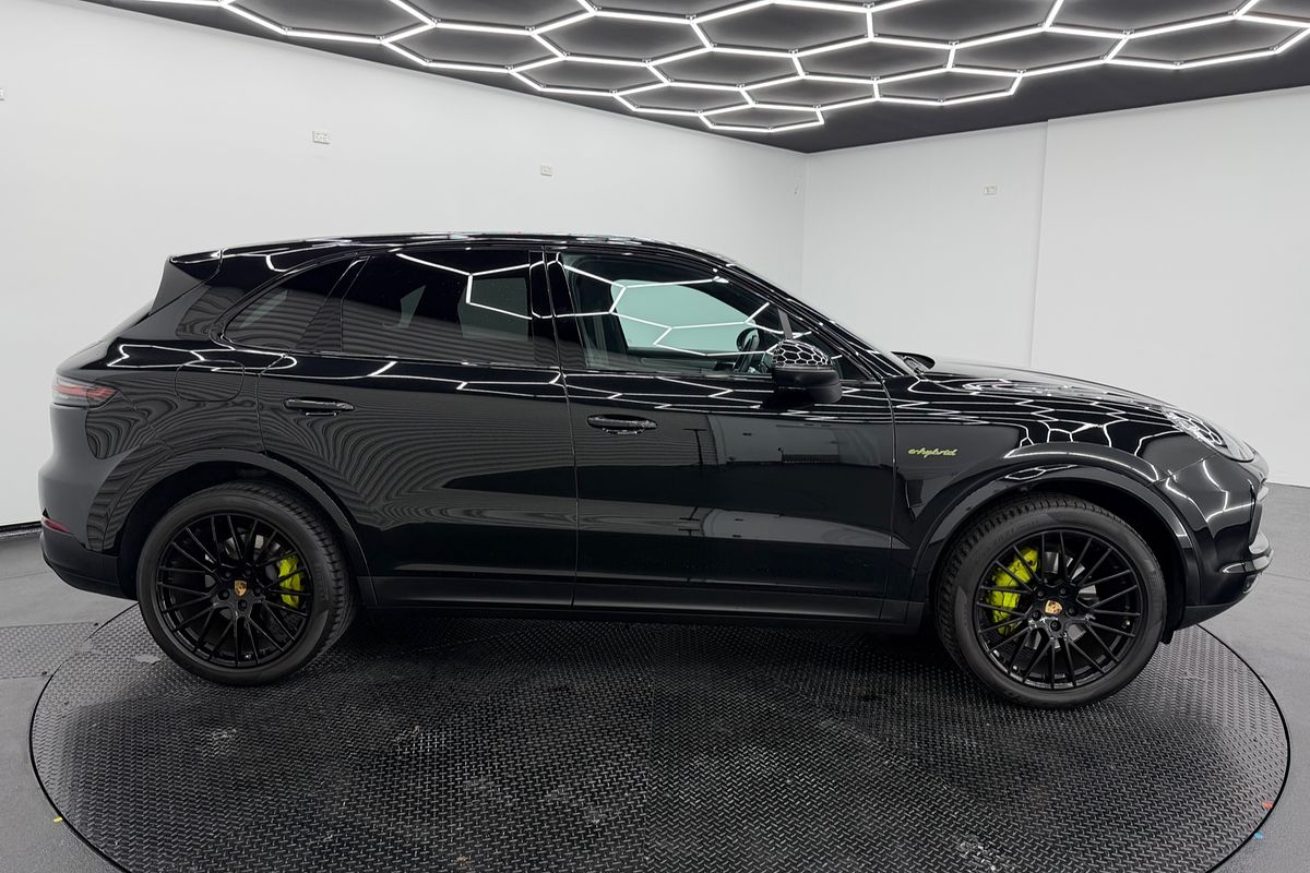 2022 Porsche Cayenne E-Hybrid Platinum Edition 9YA