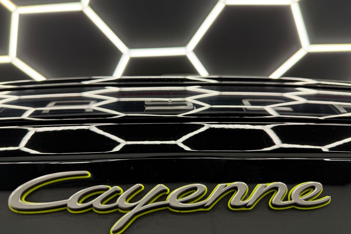 2022 Porsche Cayenne E-Hybrid Platinum Edition 9YA