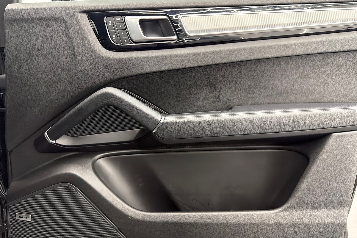 2022 Porsche Cayenne E-Hybrid Platinum Edition 9YA