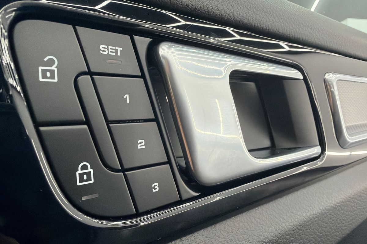 2022 Porsche Cayenne E-Hybrid Platinum Edition 9YA